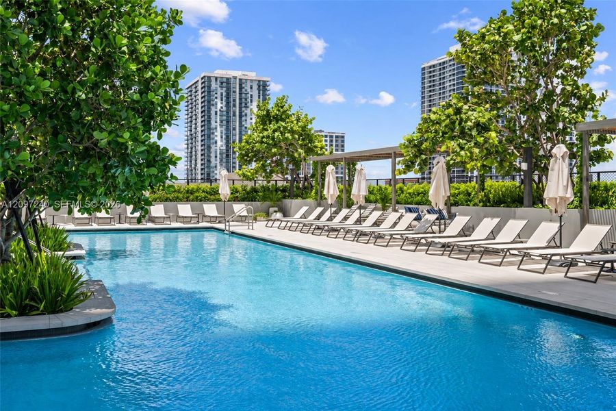Condo located in Miami, FL showcasing its design and architecture (Image 37).