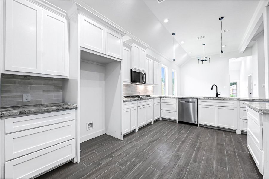 Furnished interior view inside a new home in , Anahuac (Image 5).