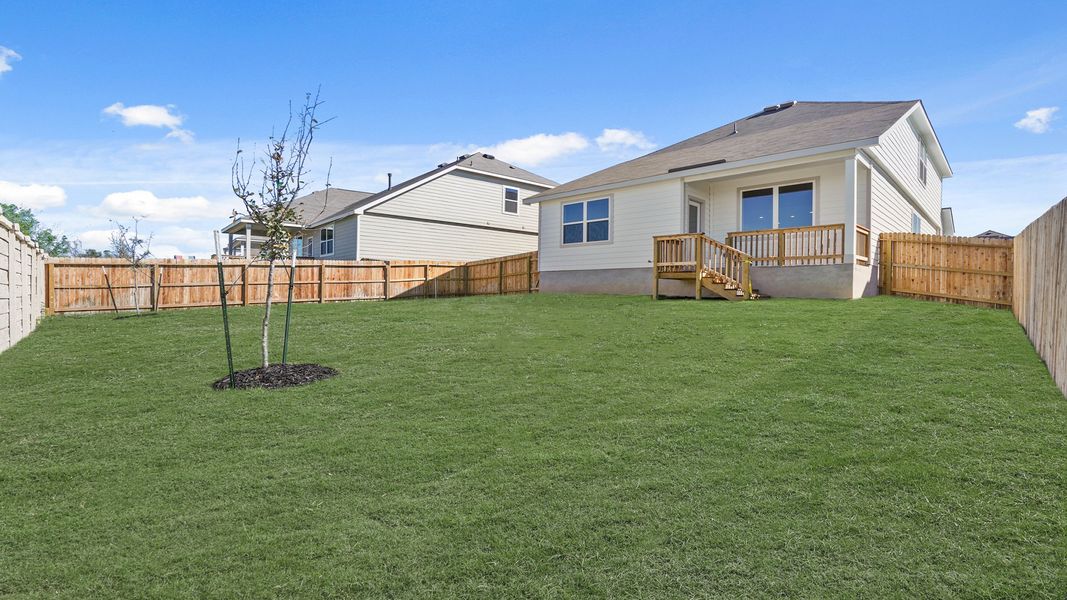 Exterior details and patio area of a home in Hunters Ranch, San Antonio (Image 3).