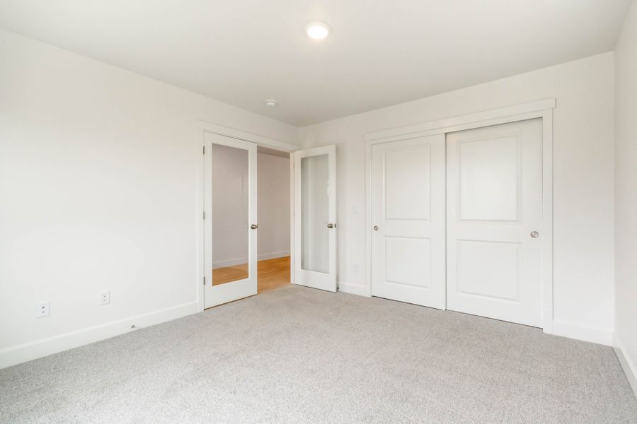 Spacious, unfurnished interior of a new home in Willowbrook, Madras (Image 15).