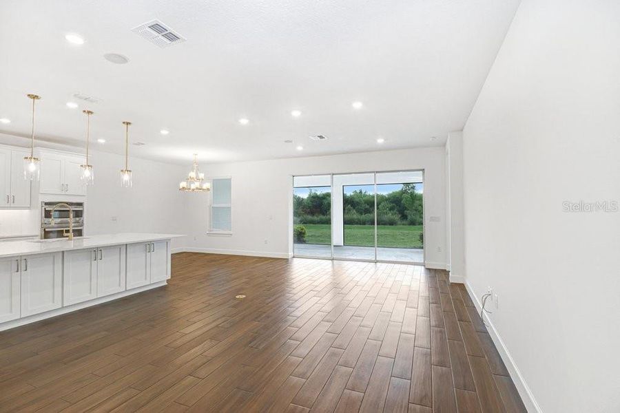 Spacious, unfurnished interior of a new home in Esplanade at Artisan Lakes, Palmetto (Image 27).