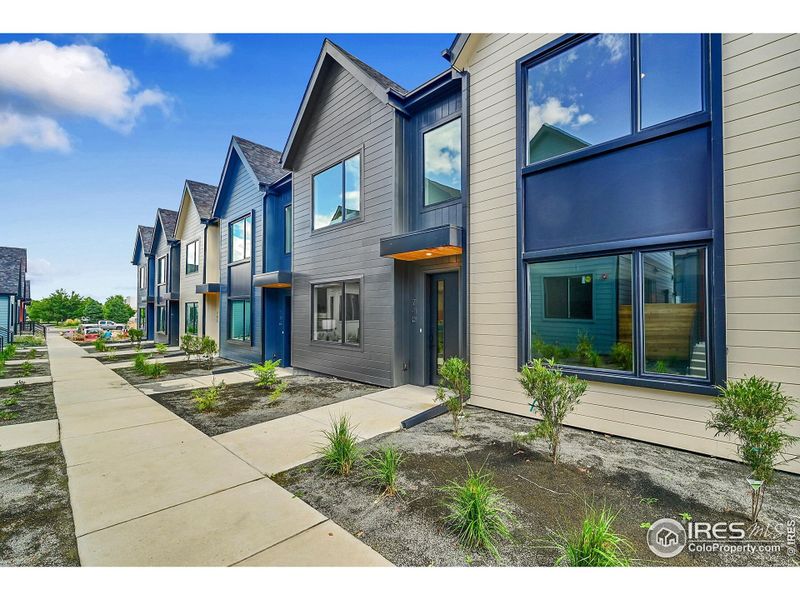 Exterior details and patio area of a home in , Erie (Image 2).