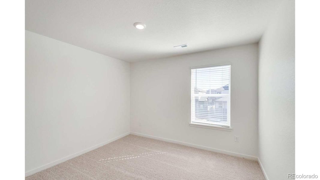 Spacious, unfurnished interior of a new home in The Ridge at Lorson Ranch, Colorado Springs (Image 20).
