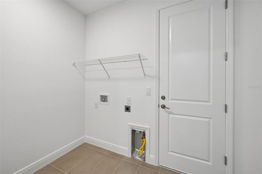 Spacious, unfurnished interior of a new home in Grand Park, Sarasota (Image 28).