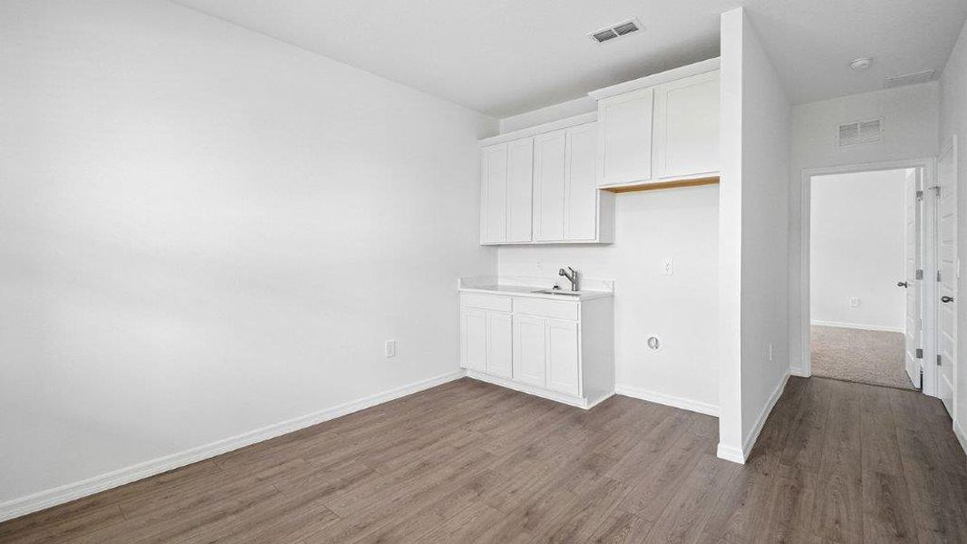 Representative unfurnished interior of a home built from the THE McKENNA by D.R. Horton in Summerlin at Hawthorne Ranch, Lakeland (Image 30).