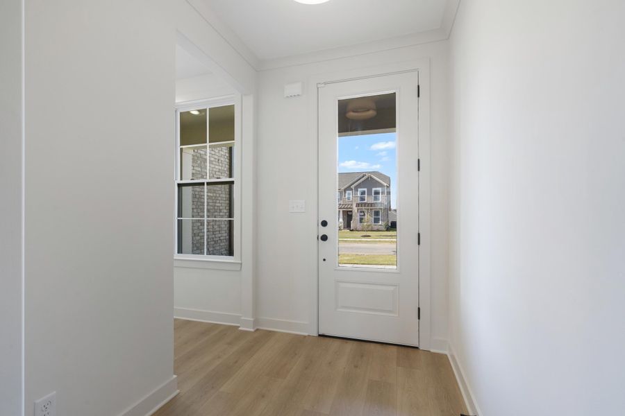 Spacious, unfurnished interior of a new home in White Oak, Arlington (Image 15).