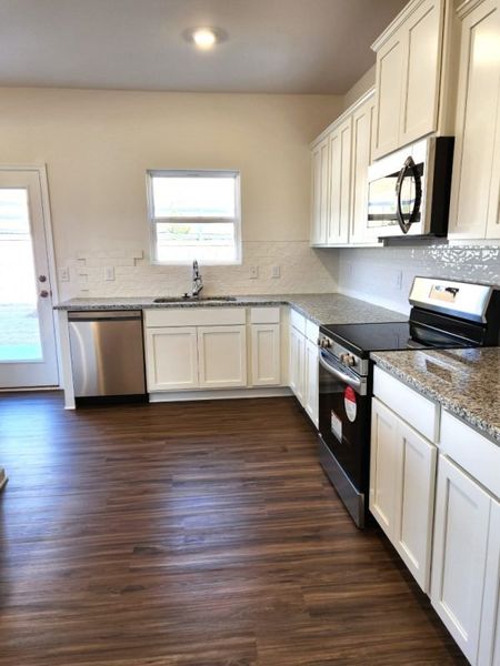 Representative furnished interior of a home built from the Boxwood Townhome by Piedmont Residential in The Retreat at Browns Ridge, Newnan (Image 10).