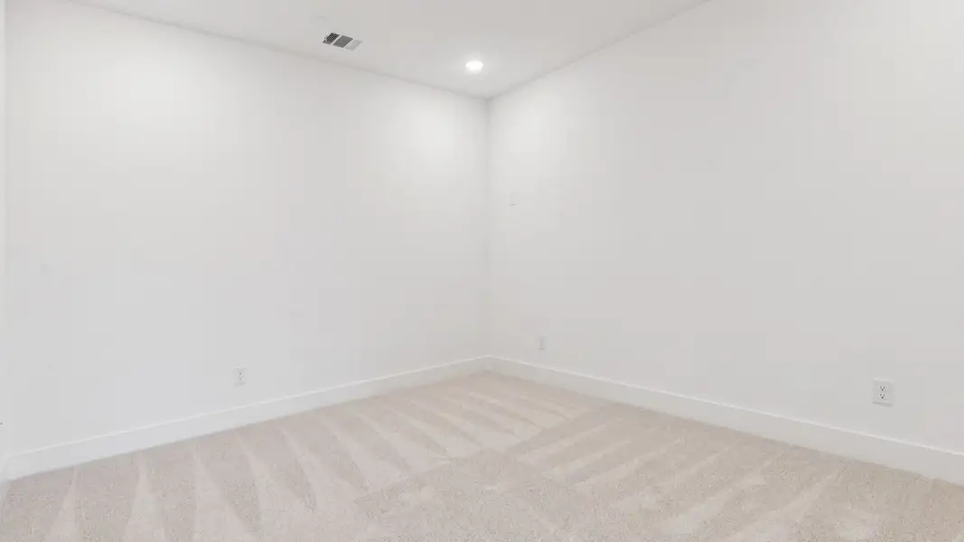 Spacious, unfurnished interior of a new home in Eliana, McKinney (Image 26).