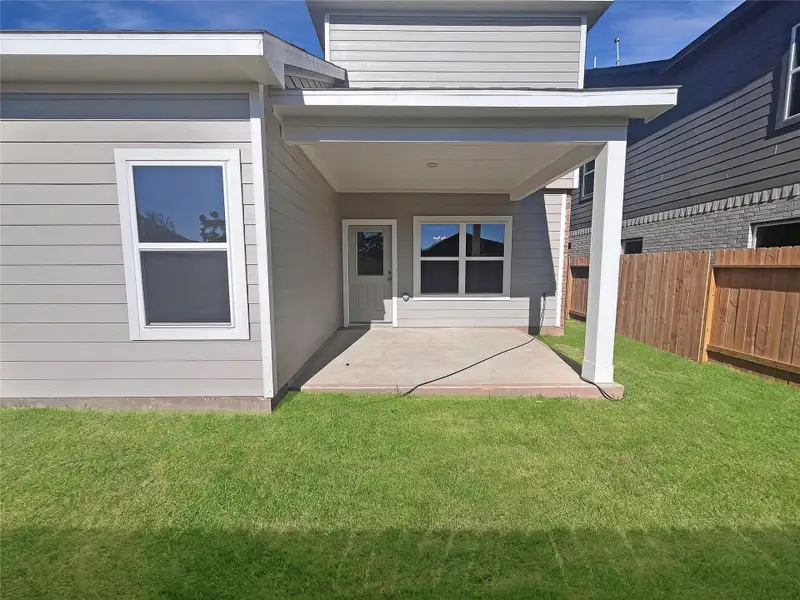 The Robin II- Rear Covered Patio. Sample image to be used for example only, colors, options and upgrades vary.