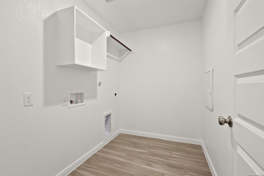 Spacious, unfurnished interior of a new home in Swenson Heights, Seguin (Image 21).