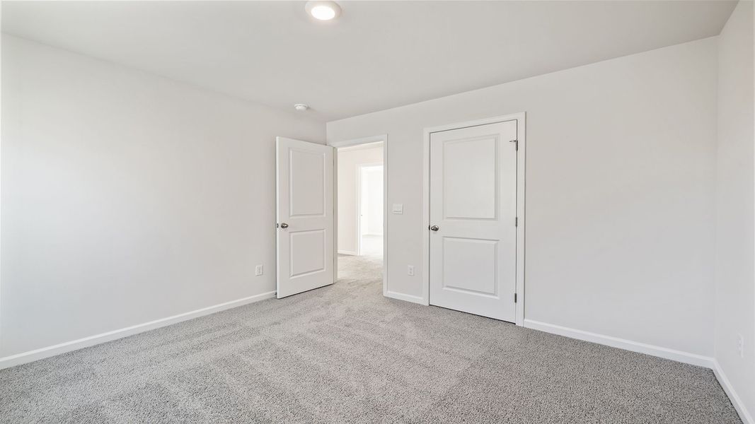 Spacious, unfurnished interior of a new home in Cloverdale Hills, Piedmont (Image 25).