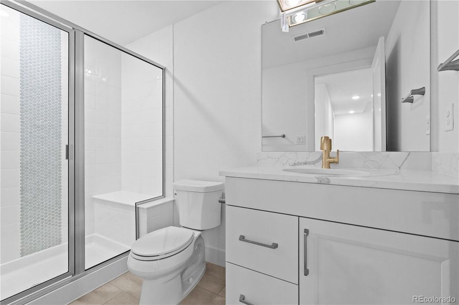 Furnished interior view inside a new home in Dillon Pointe - Journey, Broomfield (Image 15).