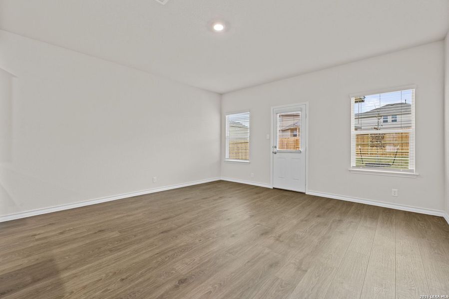 Spacious, unfurnished interior of a new home in Redbird Ranch, San Antonio (Image 25).