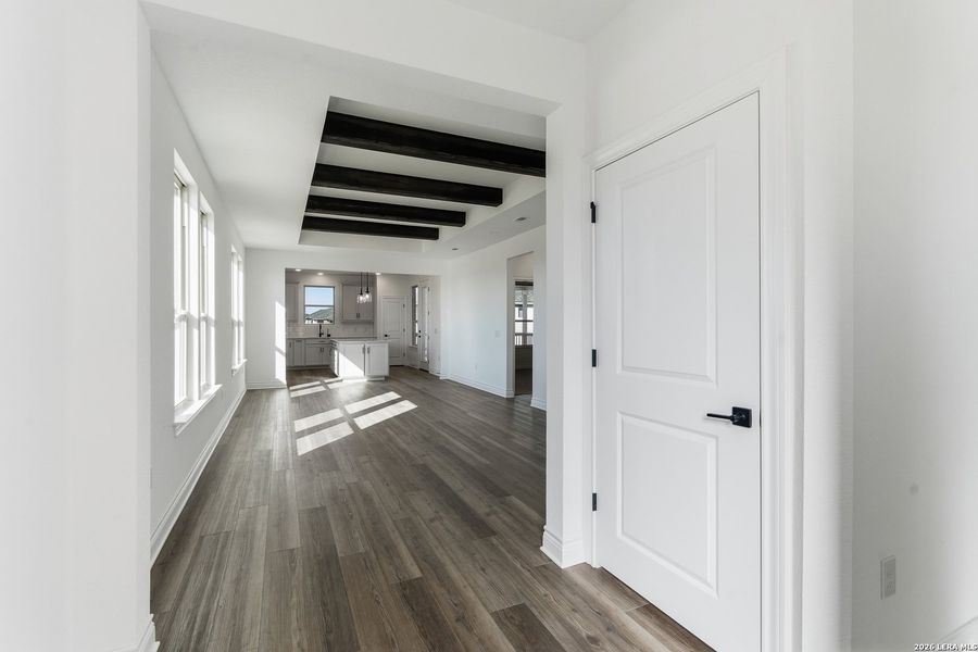 Spacious, unfurnished interior of a new home in Del Webb New Braunfels at Veramendi, New Braunfels (Image 27).