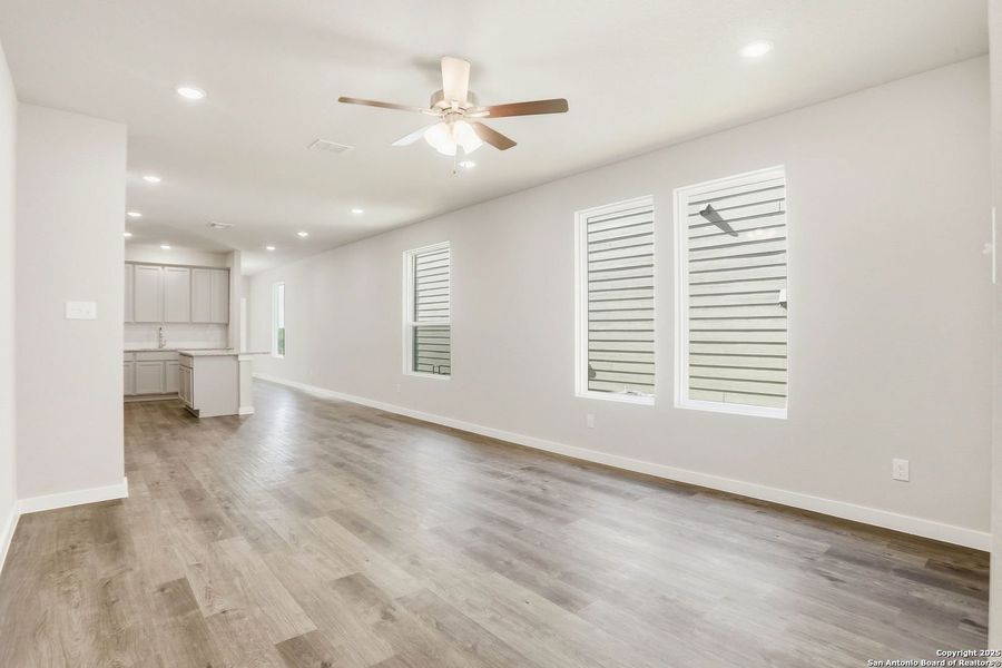 Spacious, unfurnished interior of a new home in Fairway Crossing 40s, San Antonio (Image 29). Spacious, unfurnished interior of a new home in Fairway Crossing 40s, San Antonio (Image 29).