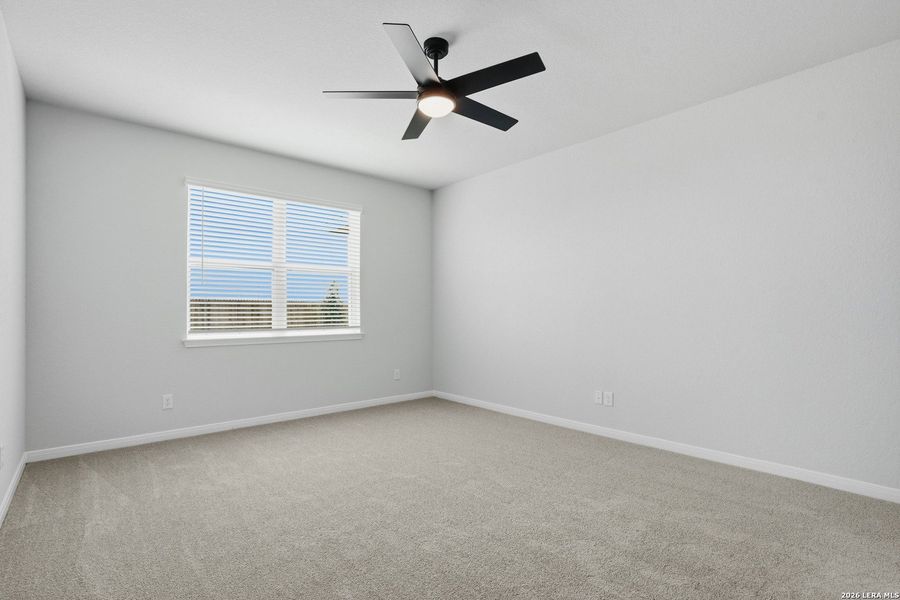 Spacious, unfurnished interior of a new home in Dauer Ranch, New Braunfels (Image 26).