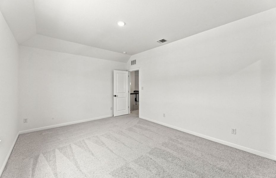 Spacious, unfurnished interior of a new home in Bluffview Reserve, Leander (Image 38).