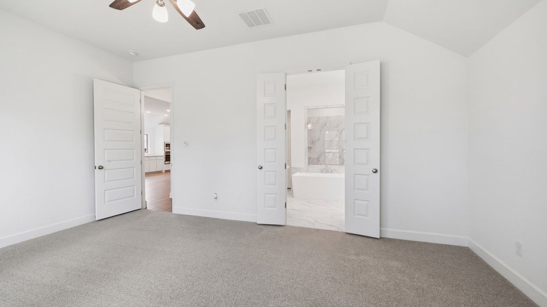 Spacious, unfurnished interior of a new home in Trinity Falls, McKinney (Image 21).