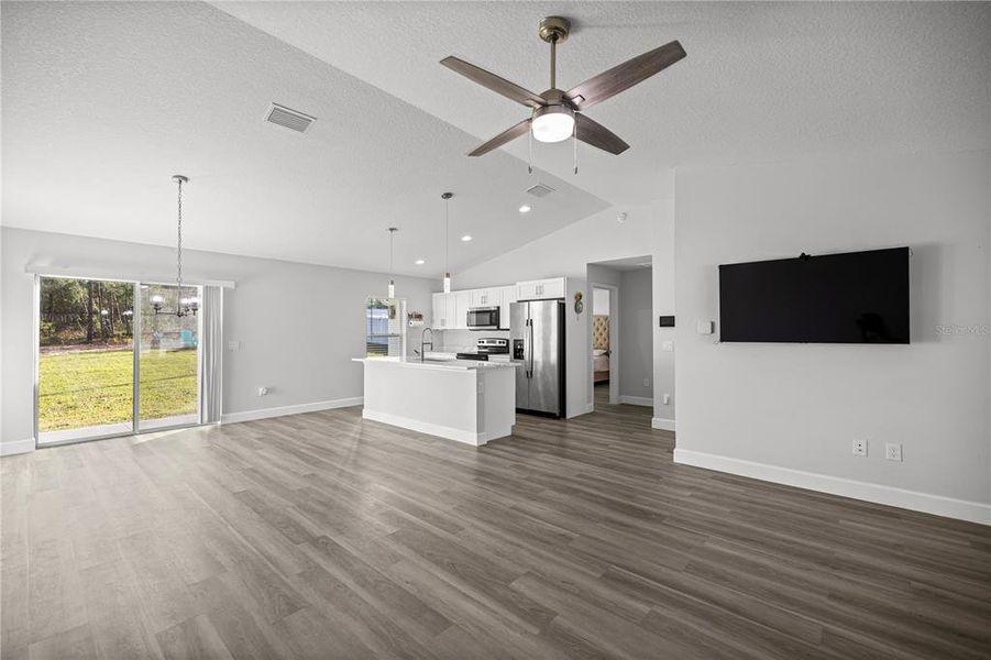 Spacious, unfurnished interior of a new home in , Ocala (Image 12).