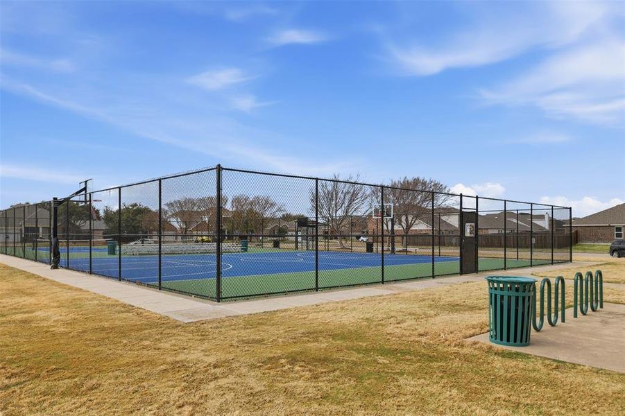 Community Basketball and pickleball courts