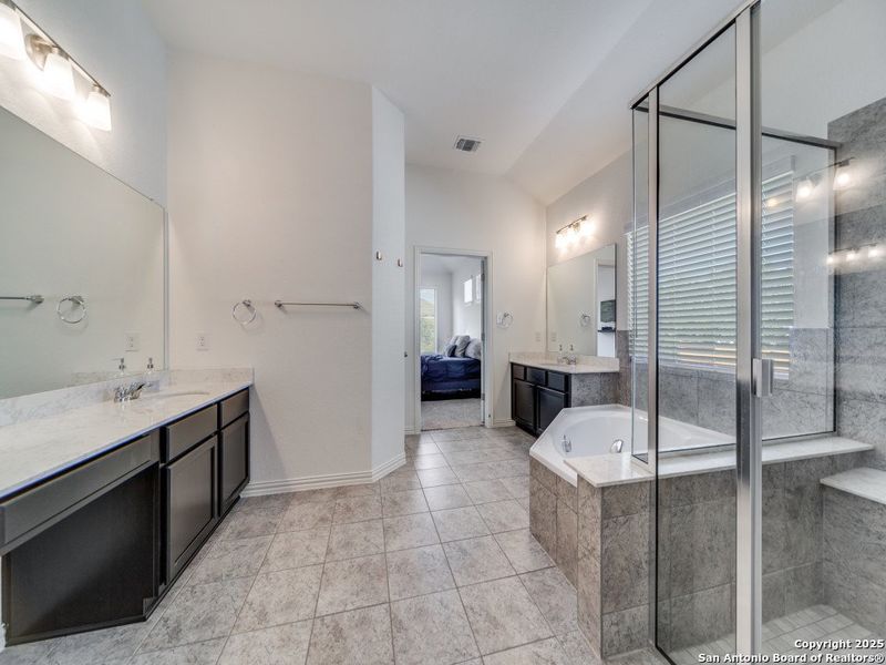 Furnished interior view inside a new home in Regent Park, Boerne (Image 22).