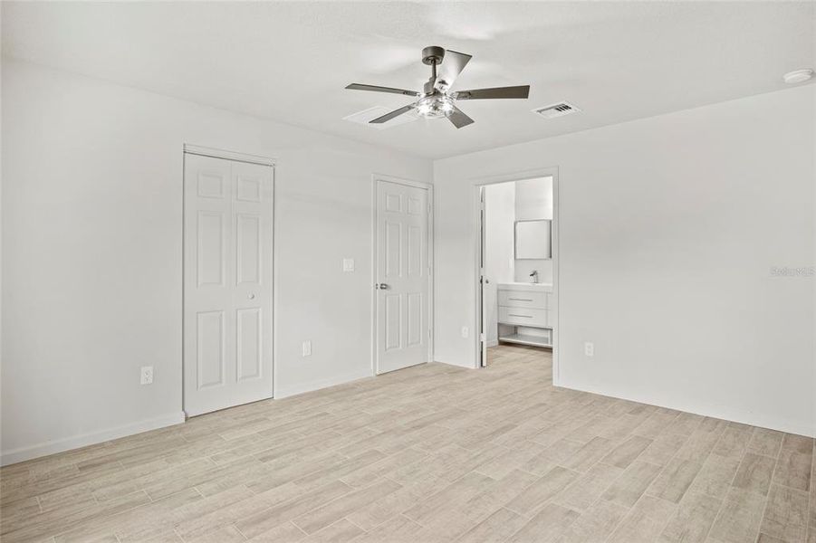 Spacious, unfurnished interior of a new home in , Okeechobee (Image 33).