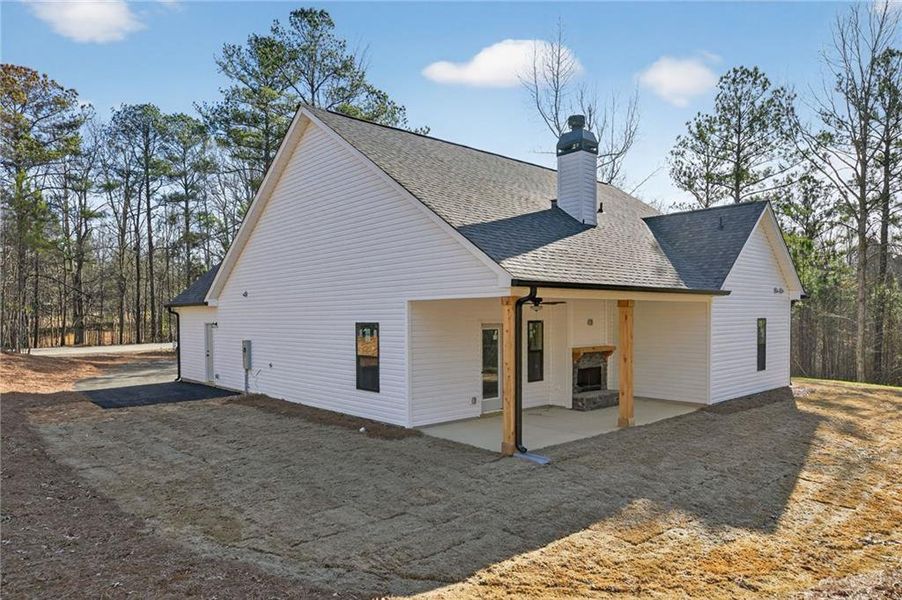 Exterior details and patio area of a home in , Silver Creek (Image 27).
