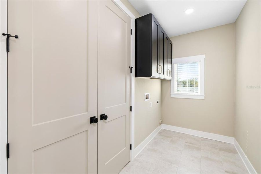 Spacious, unfurnished interior of a new home in , Tampa (Image 32).