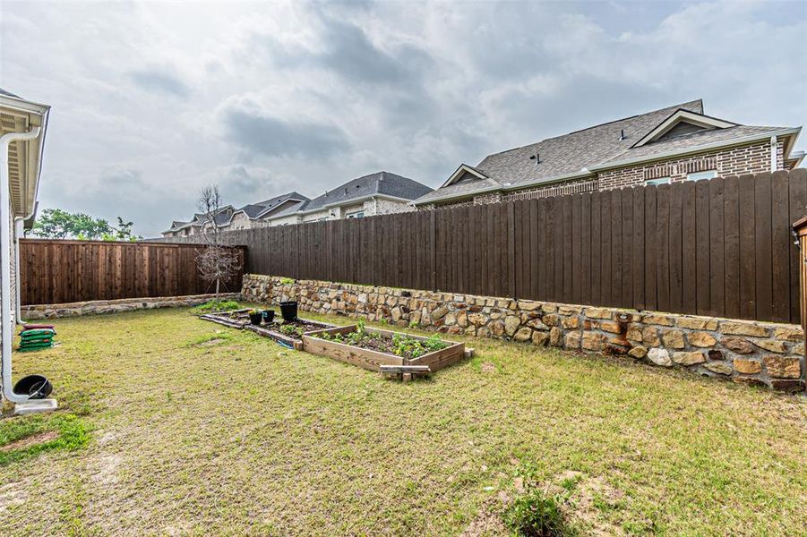 Exterior details and patio area of a home in Stoneridge, Melissa (Image 29).