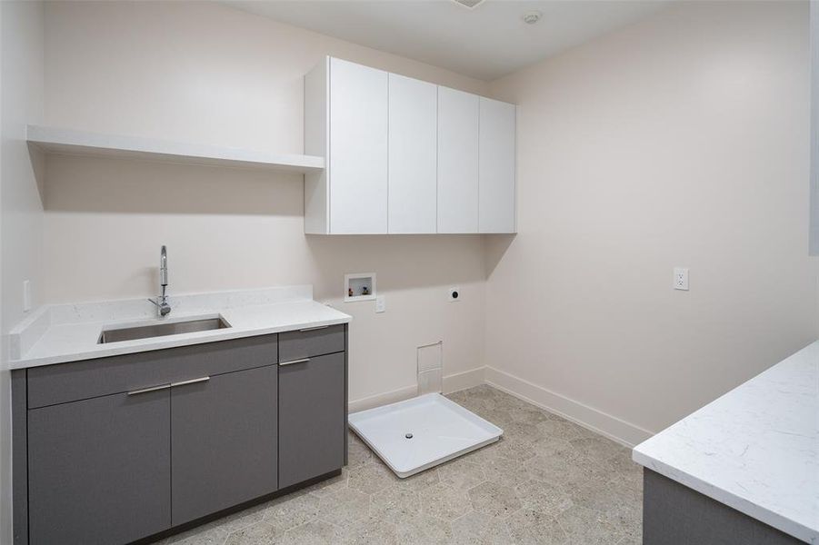 Furnished interior view inside a new home in , Dallas (Image 13).