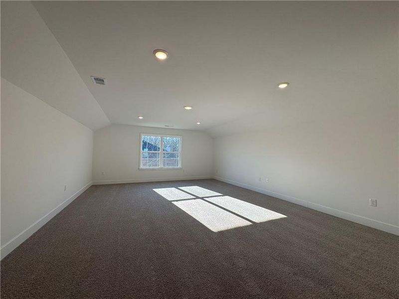 Spacious, unfurnished interior of a new home in Tuscany Hills, Douglasville (Image 16).