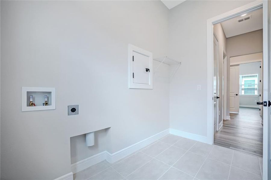 Spacious, unfurnished interior of a new home in Del Webb Stone Creek, Ocala (Image 23).