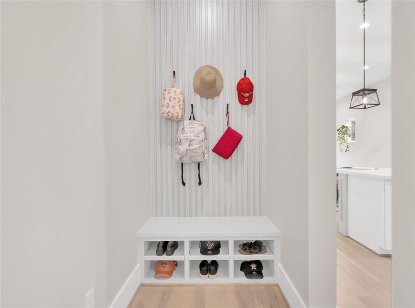 Mud bench with adjustable shelving below