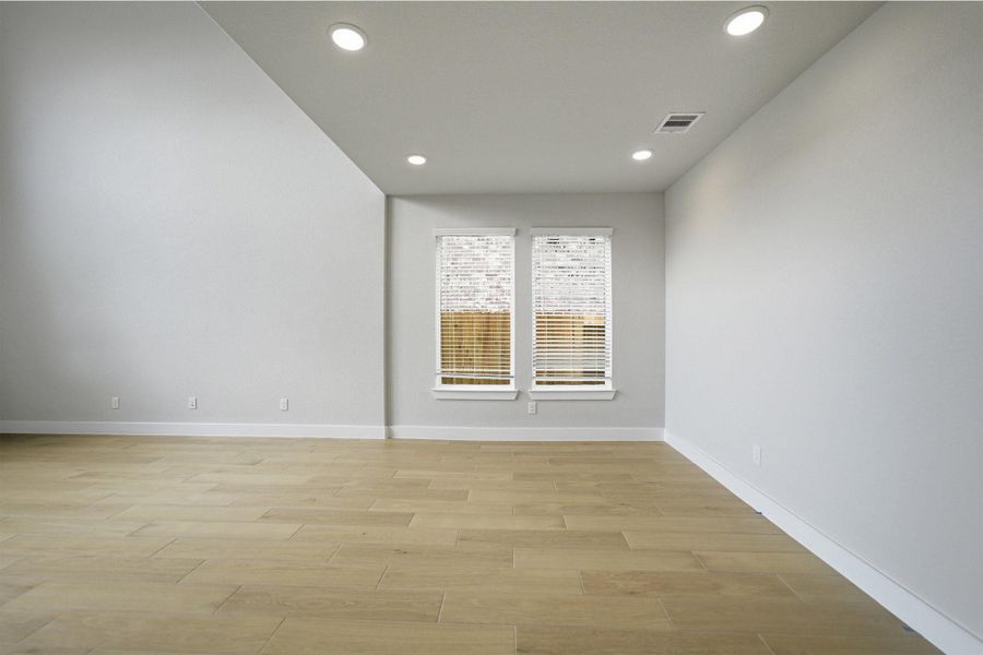 Spacious, unfurnished interior of a new home in Sunterra Lakes, Brookshire (Image 33). Spacious, unfurnished interior of a new home in Sunterra Lakes, Brookshire (Image 33).
