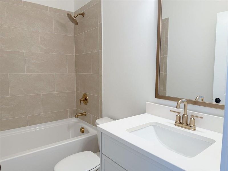 Furnished interior view inside a new home in Woodford, Acworth (Image 9).