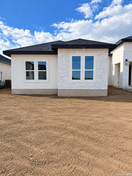 Exterior details and patio area of a home in , Eagle Pass (Image 23).