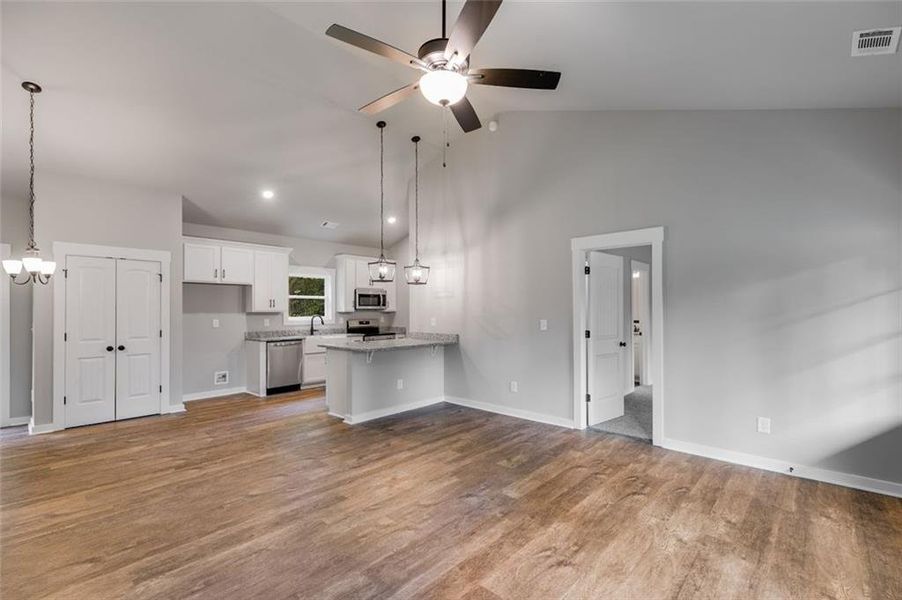 Spacious, unfurnished interior of a new home in , Dallas (Image 25).