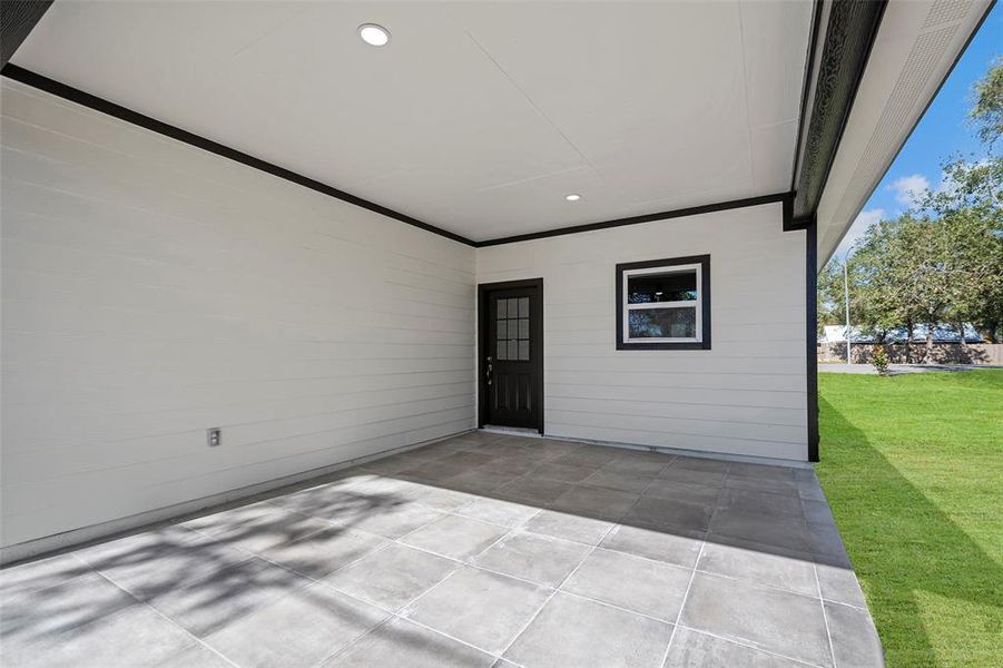 Covered Patio for enteraining friends and family. Room for an outdoor kitchen.