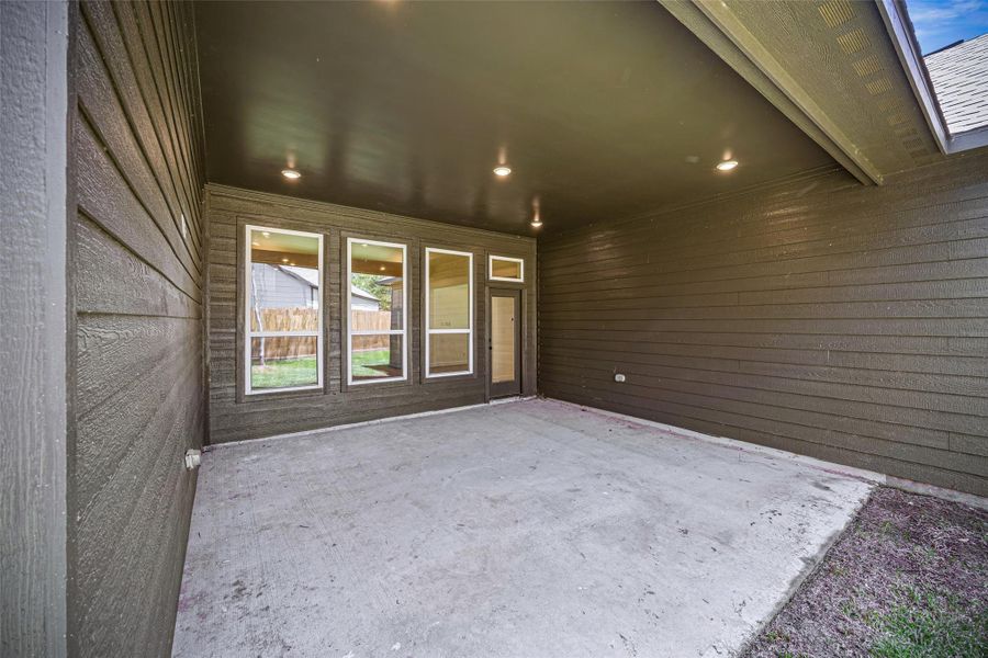 Spacious, unfurnished interior of a new home in , Montgomery (Image 19).