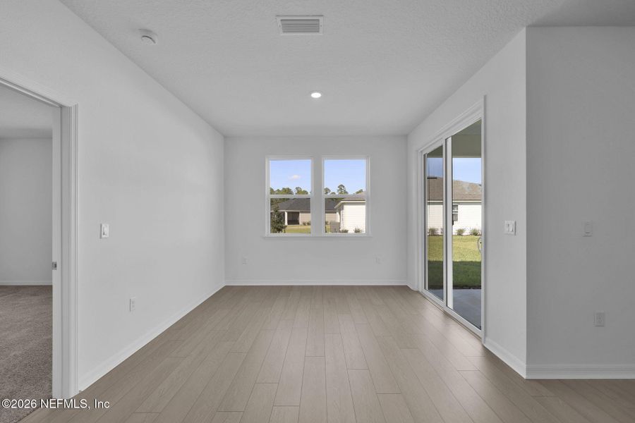 Spacious, unfurnished interior of a new home in Hyland Trail, Green Cove Springs (Image 18).