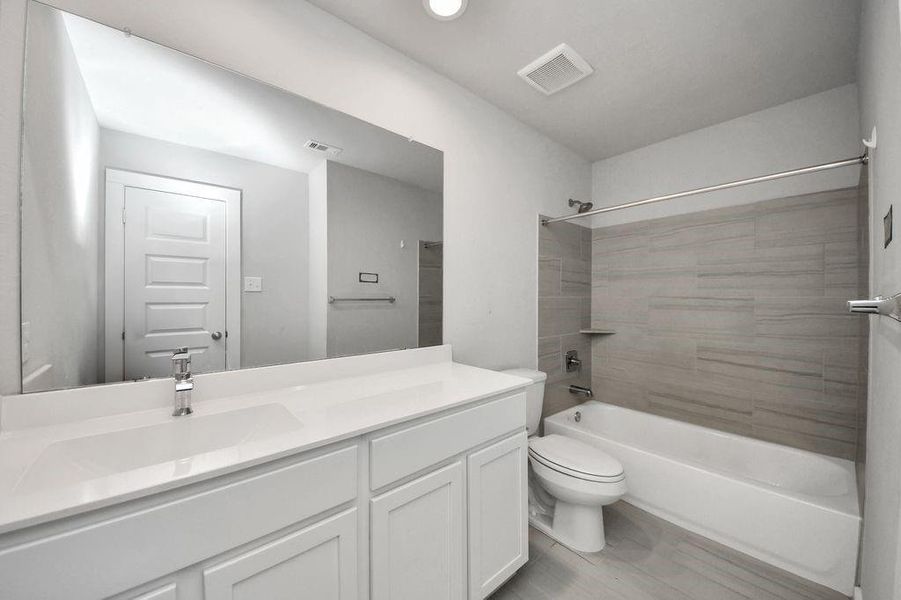 Furnished interior view inside a new home in Winfield Lakes, Fresno (Image 8).