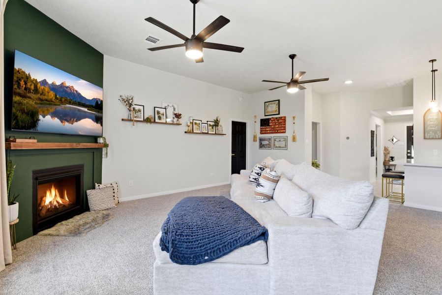 Furnished interior view inside a new home in Pedregal, Dickinson (Image 19).