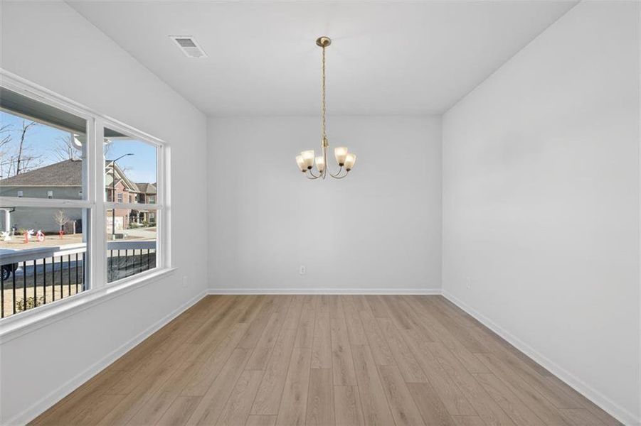 Spacious, unfurnished interior of a new home in Victoria Heights, Dallas (Image 34).