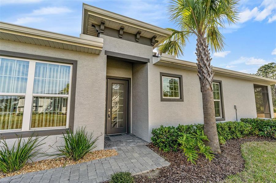 Exterior details and patio area of a home in , Ormond Beach (Image 22).