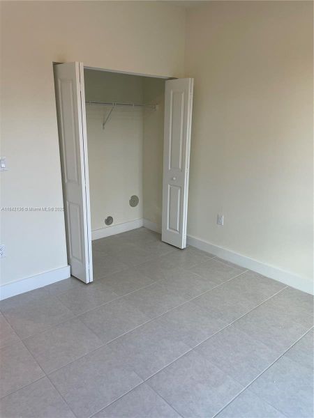 Spacious, unfurnished interior of a new home in , Doral (Image 21).