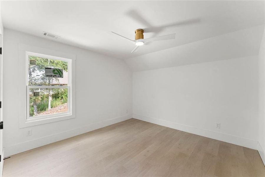 Spacious, unfurnished interior of a new home in , Gainesville (Image 37).