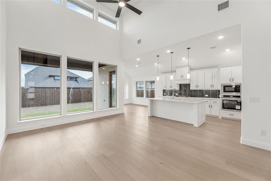 Spacious, unfurnished interior of a new home in Willow Wood, McKinney (Image 20).