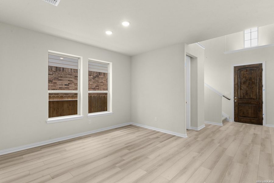 Spacious, unfurnished interior of a new home in Meyer Ranch - Enclave, New Braunfels (Image 12).
