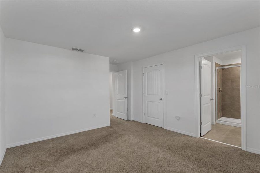 Spacious, unfurnished interior of a new home in , Winter Garden (Image 28).