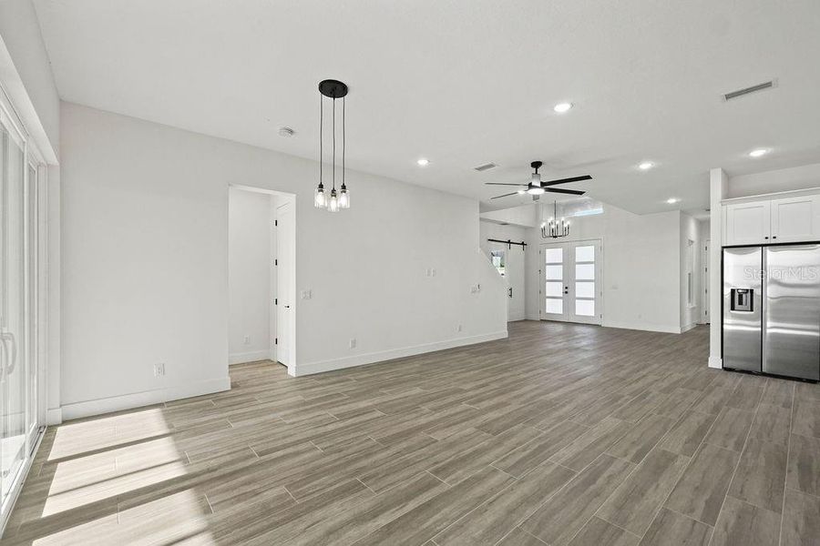 Spacious, unfurnished interior of a new home in , Lake Alfred (Image 26).